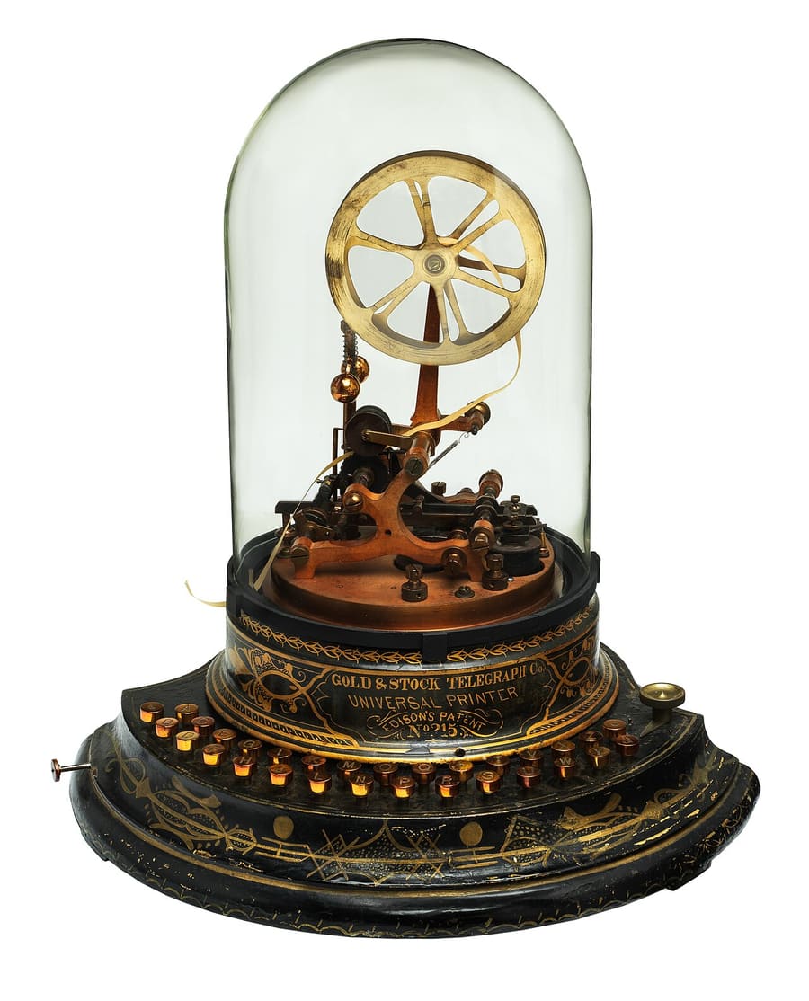 Máy in ticker của Edison dưới nắp thủy tinh